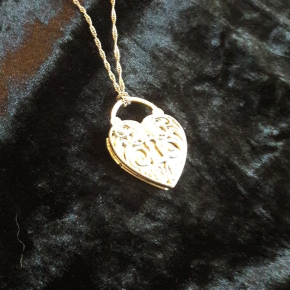 Vintage look detailed heart charm locket - Picture 4 of 8